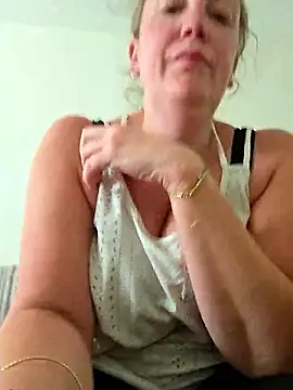 Snapshot of Wisie_Cutie chatting on 05/12/26, 03:40 Wisie Cutie online show from 05/12/26, 03:40