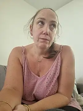 Snapshot of Wisie_Cutie chatting on 10/11/25, 11:44 Wisie Cutie online show from 10/11/25, 11:44