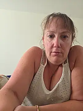 Snapshot of Wisie_Cutie chatting on 06/02/26, 03:45 Wisie Cutie online show from 06/02/26, 03:45