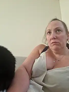 Snapshot of Wisie_Cutie chatting on 03/18/25, 04:28 Wisie Cutie online show from 03/18/25, 04:28