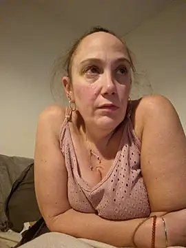 Snapshot of Wisie_Cutie chatting on 11/17/25, 11:20 Wisie Cutie online show from 11/17/25, 11:20