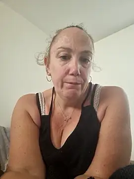 Snapshot of Wisie_Cutie chatting on 10/16/25, 01:08 Wisie Cutie online show from 10/16/25, 01:08