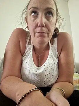 Snapshot of Wisie_Cutie chatting on 09/22/25, 02:23 Wisie Cutie online show from 09/22/25, 02:23