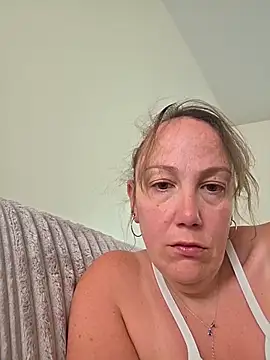 Snapshot of Wisie_Cutie chatting on 04/21/26, 10:11 Wisie Cutie online show from 04/21/26, 10:11