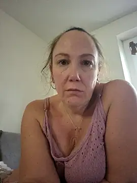 Snapshot of Wisie_Cutie chatting on 11/23/25, 02:16 Wisie Cutie online show from 11/23/25, 02:16