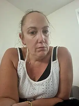 Snapshot of Wisie_Cutie chatting on 09/29/25, 02:34 Wisie Cutie online show from 09/29/25, 02:34