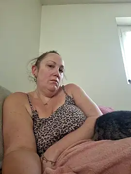 Snapshot of Wisie_Cutie chatting on 03/13/25, 04:01 Wisie Cutie online show from 03/13/25, 04:01