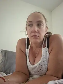 Snapshot of Wisie_Cutie chatting on 10/20/25, 01:55 Wisie Cutie online show from 10/20/25, 01:55