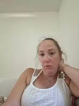 Snapshot of Wisie_Cutie chatting on 09/17/25, 03:14 Wisie Cutie online show from 09/17/25, 03:14