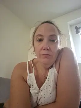 Snapshot of Wisie_Cutie chatting on 11/16/25, 01:27 Wisie Cutie online show from 11/16/25, 01:27