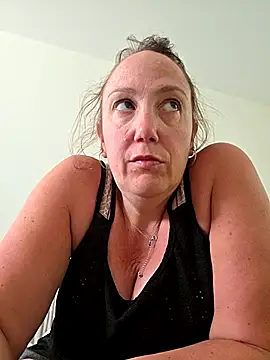 Snapshot of Wisie_Cutie chatting on 04/28/26, 04:11 Wisie Cutie online show from 04/28/26, 04:11