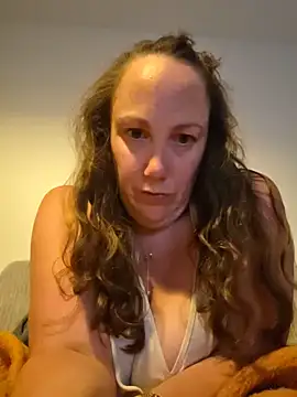 Snapshot of Wisie_Cutie chatting on 05/18/26, 10:47 Wisie Cutie online show from 05/18/26, 10:47