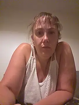 Snapshot of Wisie_Cutie chatting on 06/18/26, 10:48 Wisie Cutie online show from 06/18/26, 10:48