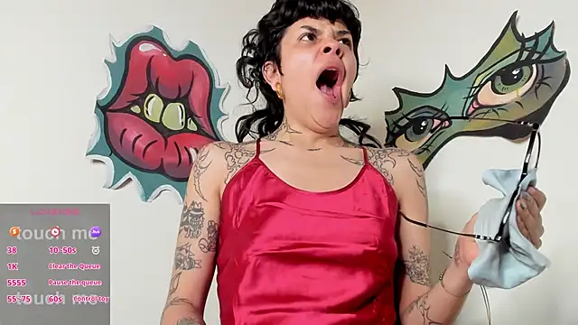 Snapshot of trinitty chatting on 02/25/26, 11:54 trinitty online show from 02/25/26, 11:54