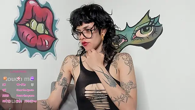 Snapshot of trinitty chatting on 02/20/26, 01:13 trinitty online show from 02/20/26, 01:13