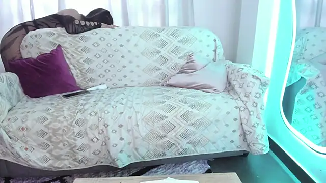 KAROLIVONNE online show from 02/24/26, 08:42