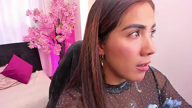 KAROLIVONNE online show from 04/21/26, 08:59