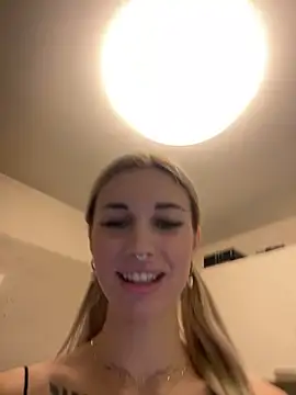 Snapshot of Charming_Ritta chatting on 01/05/25, 10:53 Charming Ritta online show from 01/05/25, 10:53