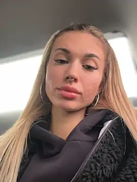 Snapshot of Charming_Ritta chatting on 03/21/25, 04:17 Charming Ritta online show from 03/21/25, 04:17