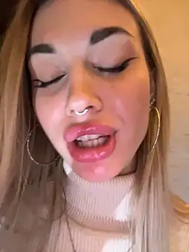 Snapshot of Charming_Ritta chatting on 01/26/25, 06:49 Charming Ritta online show from 01/26/25, 06:49