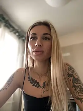 Snapshot of Charming_Ritta chatting on 03/15/25, 06:36 Charming Ritta online show from 03/15/25, 06:36