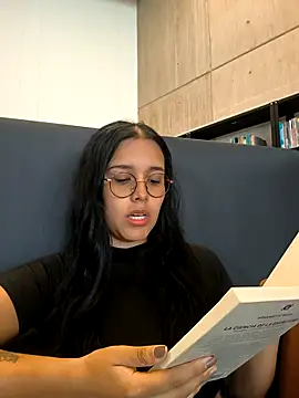 Snapshot of Annya-sweet chatting on 10/24/25, 02:49 Annya-sweet online show from 10/24/25, 02:49