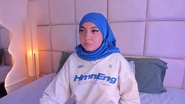 Snapshot of Sooffii_1 chatting on 11/26/25, 02:33 Sooffii 1 online show from 11/26/25, 02:33