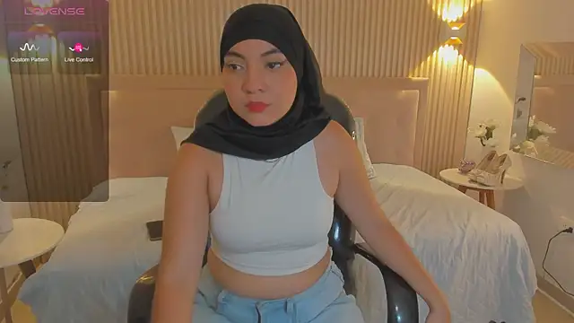 Snapshot of Sooffii_1 chatting on 02/14/25, 02:18 Sooffii 1 online show from 02/14/25, 02:18