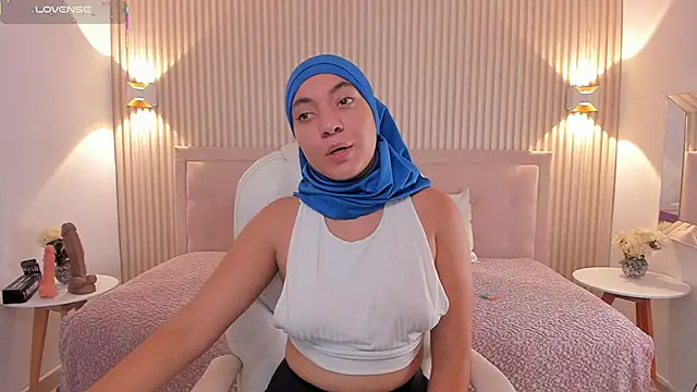 Snapshot of Sooffii_1 chatting on 12/19/25, 02:15 Sooffii 1 online show from 12/19/25, 02:15