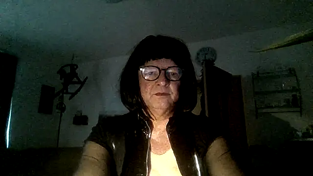 Seltsamoder online show from 10/25/25, 03:34