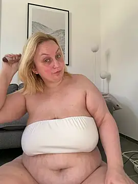 Snapshot of BBW_Nora chatting on 04/30/26, 08:10 BBW Nora online show from 04/30/26, 08:10