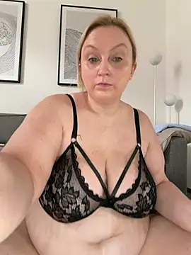 Snapshot of BBW_Nora chatting on 06/02/26, 08:36 BBW Nora online show from 06/02/26, 08:36