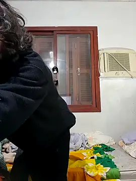 Snapshot of CrisSexShy chatting on 09/27/25, 04:07 CrisSexShy online show from 09/27/25, 04:07