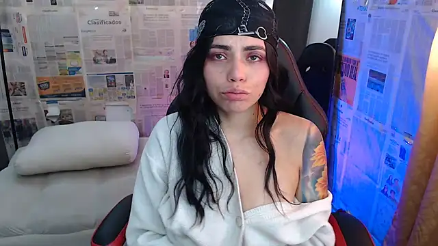 i am nina  online show from 11/12/25, 08:01