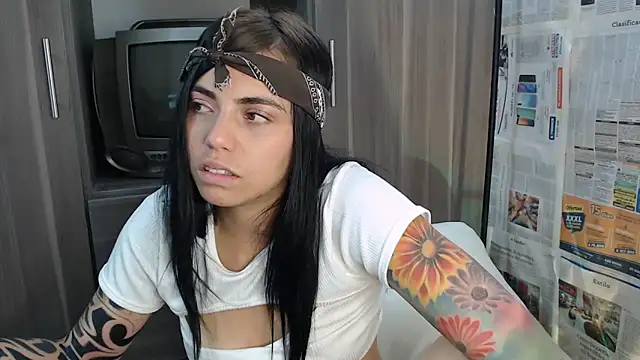 Snapshot of i_am_nina_ chatting on 02/26/25, 12:41 i am nina online show from 02/26/25, 12:41