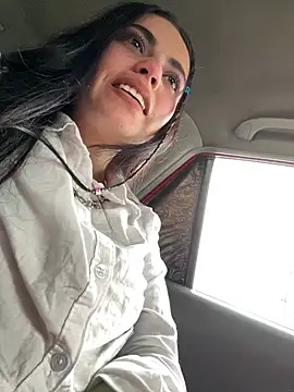 i am nina  online show from 11/28/25, 09:15