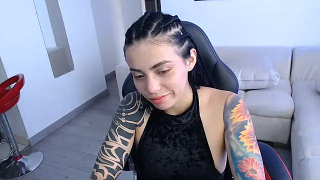 Snapshot of i_am_nina_ chatting on 03/07/25, 09:27 i am nina online show from 03/07/25, 09:27
