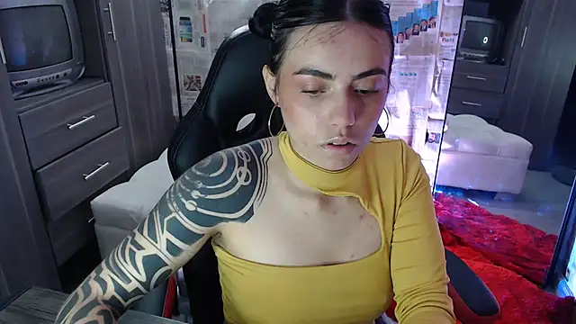 Snapshot of i_am_nina_ chatting on 09/15/25, 12:22 i am nina online show from 09/15/25, 12:22