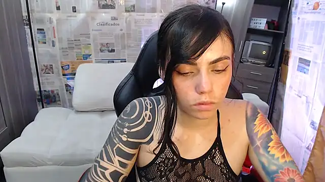 Snapshot of i_am_nina_ chatting on 10/02/25, 12:25 i am nina online show from 10/02/25, 12:25