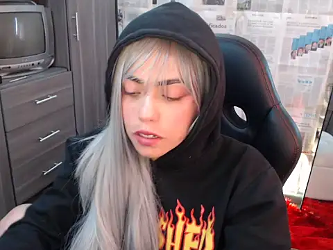 i am nina  online show from 11/11/25, 05:41