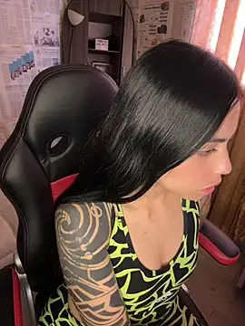 i am nina  online show from 06/02/26, 10:10