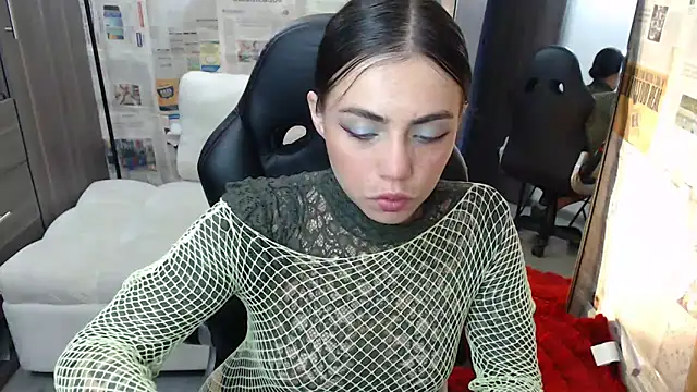 i am nina  online show from 10/28/25, 10:41