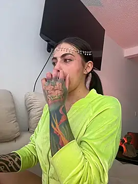 i am nina  online show from 12/17/25, 07:52