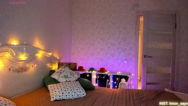 LillyMoure  online show from 04/08/26, 11:50