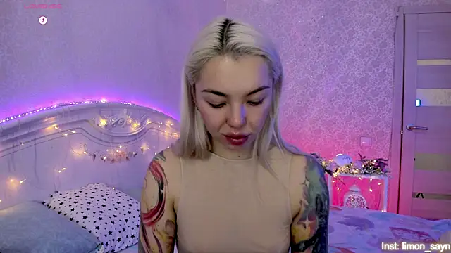 LillyMoure  online show from 11/11/25, 11:31