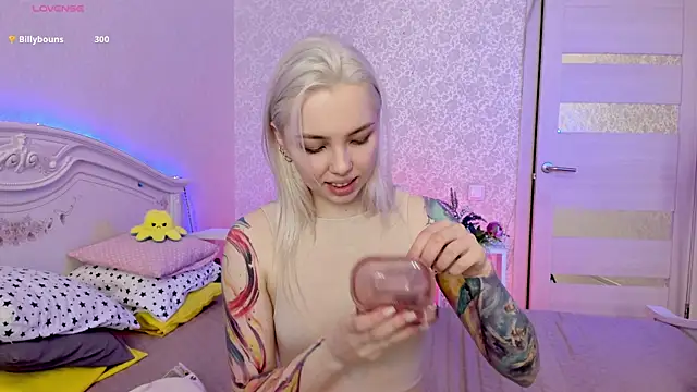 LillyMoure  online show from 03/22/25, 03:20