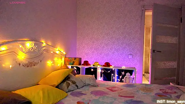 LillyMoure  online show from 03/24/26, 11:27