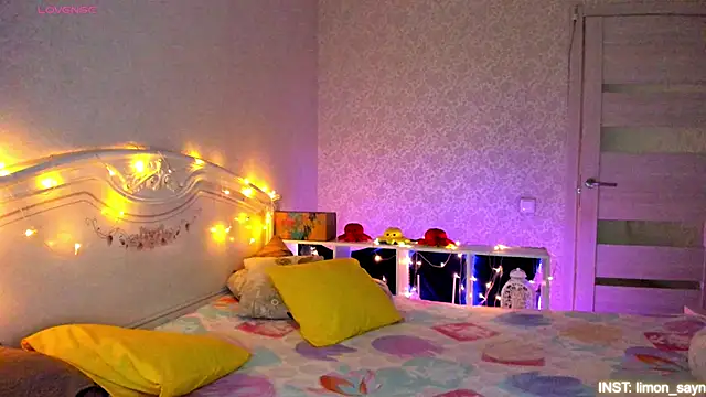 LillyMoure  online show from 03/26/26, 11:13