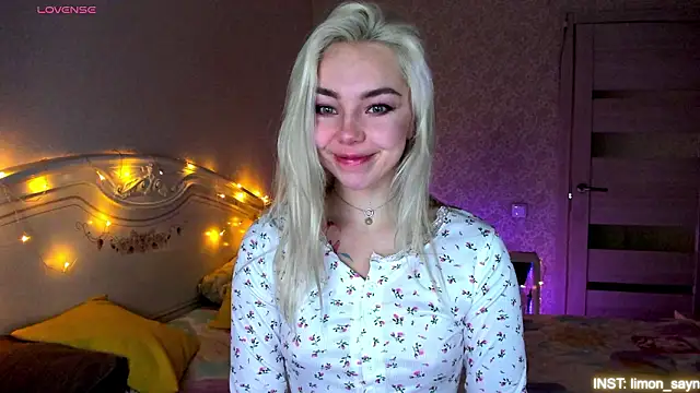 LillyMoure  online show from 03/28/26, 11:28