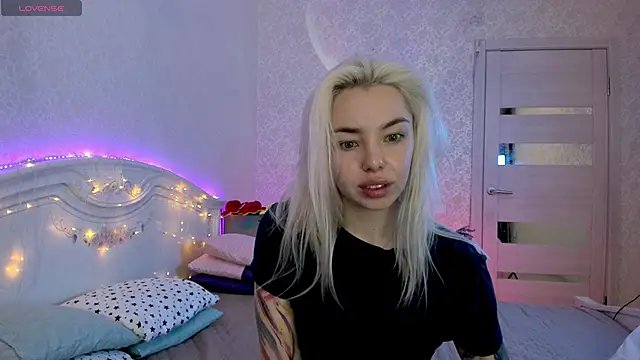 LillyMoure  online show from 10/06/25, 11:16